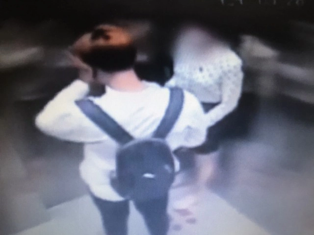 สาวแฉนาทีเจอหนุ่มแอบถ่ายใต้กระโปรง สะกดรอยตามเข้าลิฟต์