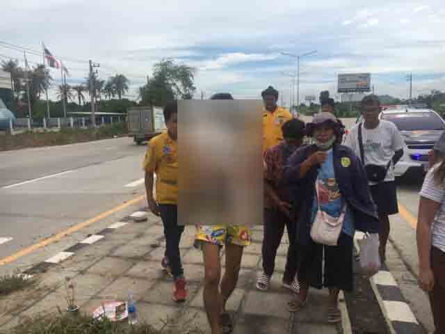 กระบะแต่งซิ่งเสียหลักฟาดเสาไฟลูกวัย6เดือนกระเด็นออกนอกรถดับ