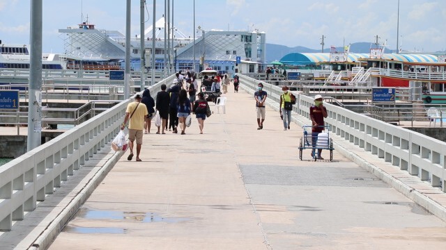 เปิดชายหาดพื้นที่พัทยา วันแรก เงียบเหงา ไร้เงานักท่องเที่ยว