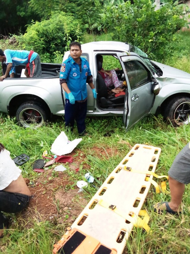 คลิปนาทีอุบัติเหตุ กระบะเสียหลัก สาหัส 8 ราย