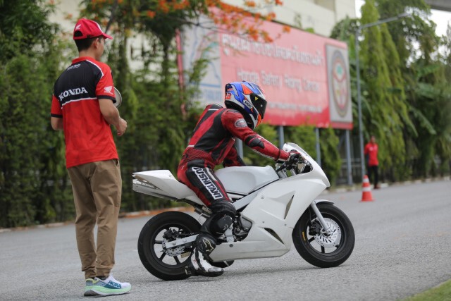 "ฟิล์ม-รัฐภาคย์"นำมือบิดลงสนามซ้อม-พอใจรักษาฟอร์มได้ดี