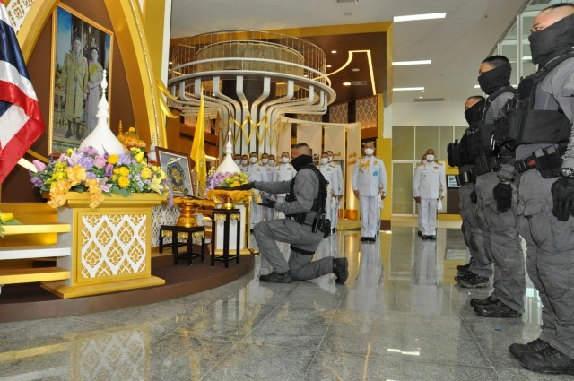 ในหลวง-ราชินี พระราชทานตราสัญลักษณ์ "หนุมาน"