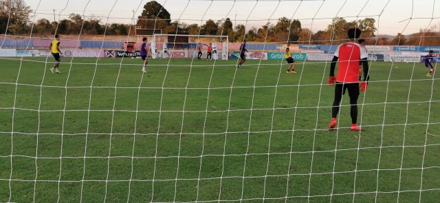 "พญาไก่ชน"จ่อเติมผู้เล่น 3 ราย รับมือรีสตาร์ทไทยลีก 2