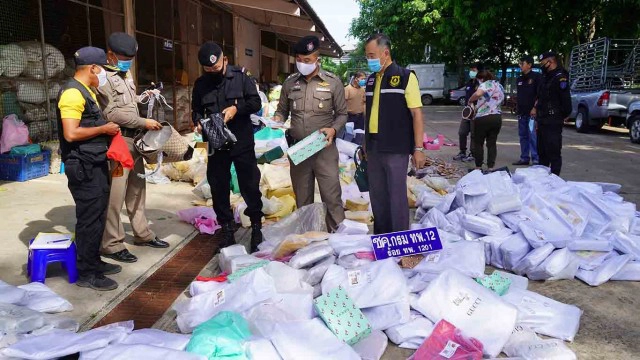 จับกระเป๋าแบรนด์เนมละเมิดลิขสิทธิ์มูลค่า 20 ล้านบาท