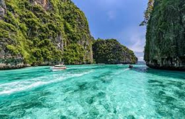 นักท่องเที่ยวต่างชาติ พร้อมกลับมาเที่ยวภูเก็ต หลังโควิด-19 ผ่อนคลาย