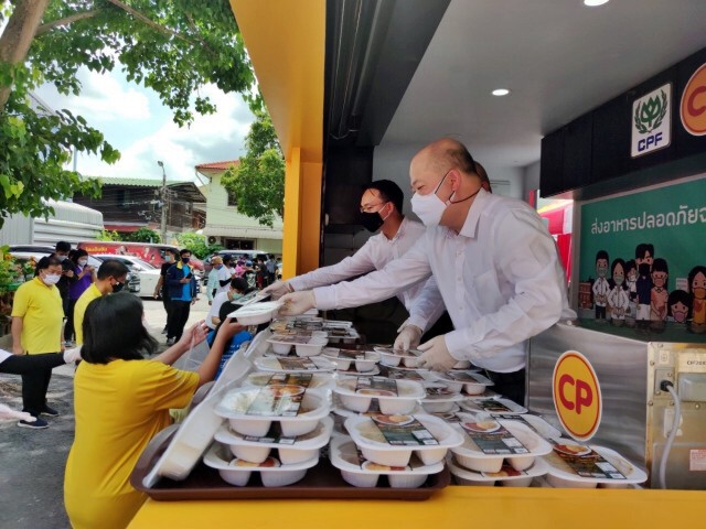 ซีพีเอฟ ส่ง'CPF Food Truck' มอบอาหารชุมชนสู้ภัยโควิด-19