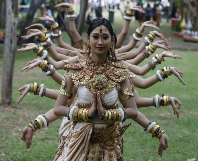 สืบสานงานประเพณีปีละครั้งขึ้นเขาพนมรุ้ง