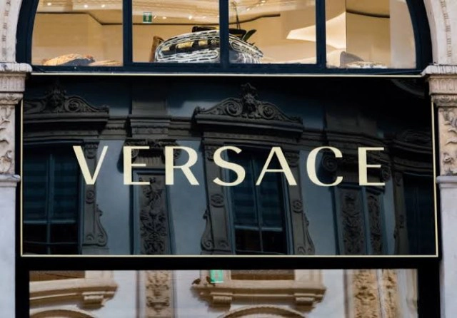 เวอร์ซาเช่  Capri Holdings เผยรายละเอียดการเปิดสโตร์ของแบรนด์ในเครือทั่วโลก