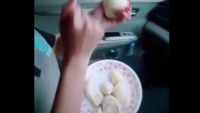 โวย! ซื้อทุเรียนเนื้อแข็งโป๊ก ขอเปลี่ยนไม่ยอม เจ้าของร้านยันแค่ห่าม