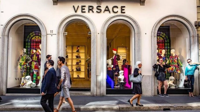 เวอร์ซาเช่  Capri Holdings เผยรายละเอียดการเปิดสโตร์ของแบรนด์ในเครือทั่วโลก