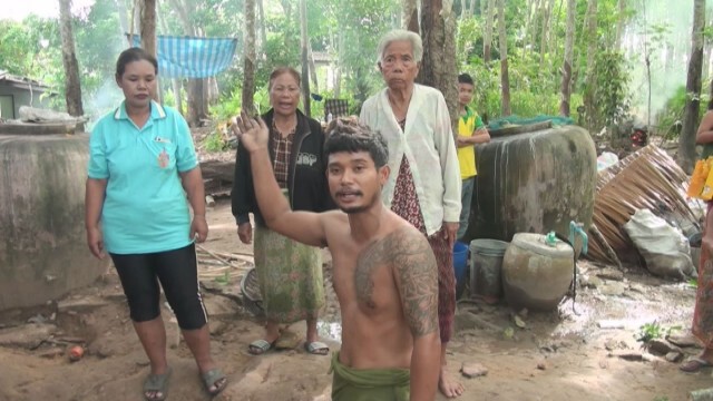 ท้าวเวชสุวรรณเข้าทรงช่างซ่อมรถ สั่งขุดต้นตะเคียนทองอายุกว่า 100 ปี
