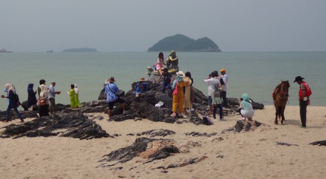 จัดระเบียบหาดสมิหลา หลังนักท่องเที่ยวเพิ่มขึ้น