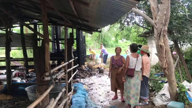 อุทาหรณ์ก่อกองไฟทิ้งไว้ ลมแรงลามไหม้บ้าน-ยุ้งข้าว