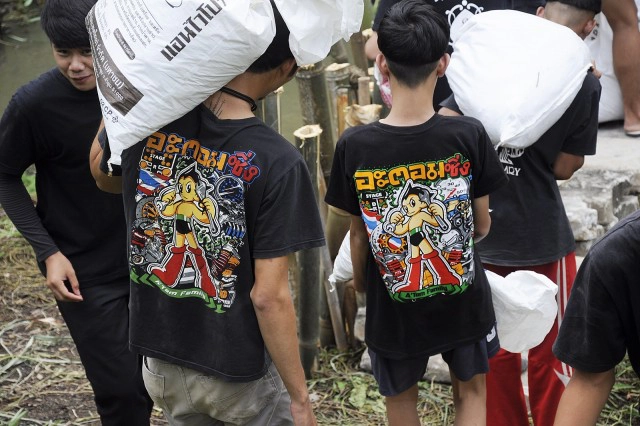 เยาวชน "อะตอม" รวมพลังสร้างฝายชะลอน้ำช่วยชาวบ้าน