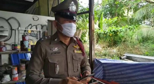 ระทึกหนุ่มซ่อมหลังคา เกิดตกลงมาถูกเหล็กเสียบทวาร