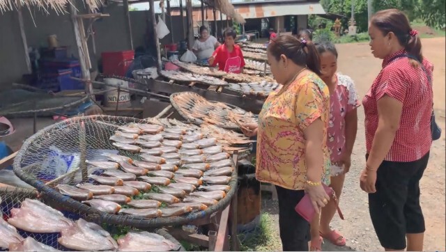 ต่อชีวิต จากเงินเยียวยา ซื้อปลานำมาตากแดดเดียวขาย อร่อยเวอร์