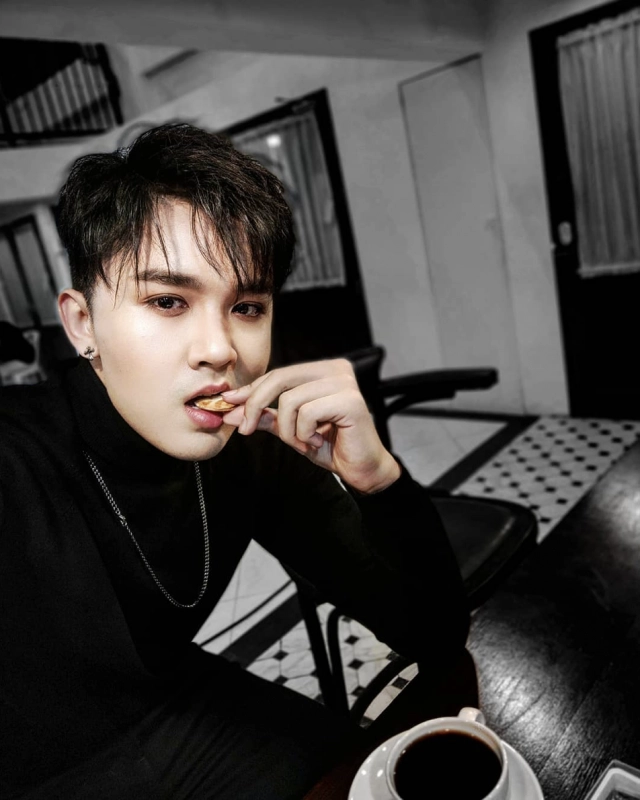 "ฟลุค เดอะสตาร์" ตอบแซ่บ ชาวเน็ตถามถูกไล่ออก