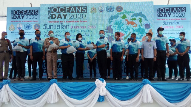 World Oceans Day สุราษฎร์ฯคึกคัก ปล่อยพันธุ์สัตว์น้ำ วางทุ่นดักขยะ