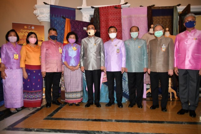 นายกฯชวนแต่งกายผ้าไทย สืบสานอัตลักษณ์-ขับเคลื่อนเศรษฐกิจ