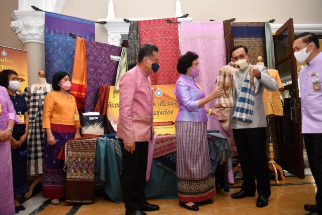 นายกฯชวนแต่งกายผ้าไทย สืบสานอัตลักษณ์-ขับเคลื่อนเศรษฐกิจ