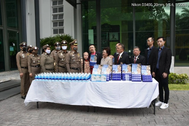 กลุ่มเพื่อนตำรวจดนตรีสร้างโลก มอบสิ่งของให้พิพิธภัณฑ์ตำรวจ วังปารุสกวัน