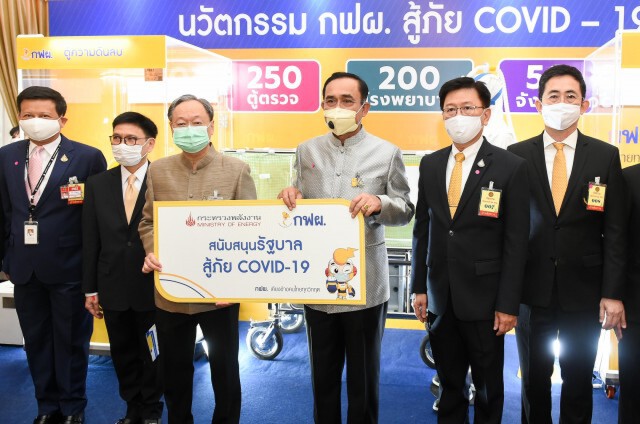 นายกฯ รับมอบ 6 นวัตกรรมทางการแพทย์ลดเสี่ยงโควิด-19