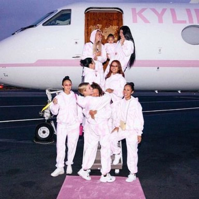 ส่อง ราคา สมบัติ ข้าวของกระจุกกระจิกของ "ตระกูลคาร์เดเชียน"