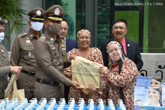 กลุ่มเพื่อนตำรวจดนตรีสร้างโลก มอบสิ่งของให้พิพิธภัณฑ์ตำรวจ วังปารุสกวัน