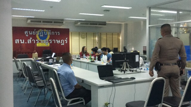 "เพนกวิน" ผิด 2 ข้อหา ผูกโบว์ 'ไม่พกบัตรฯ-ทำบ้านเมืองสกปรก'