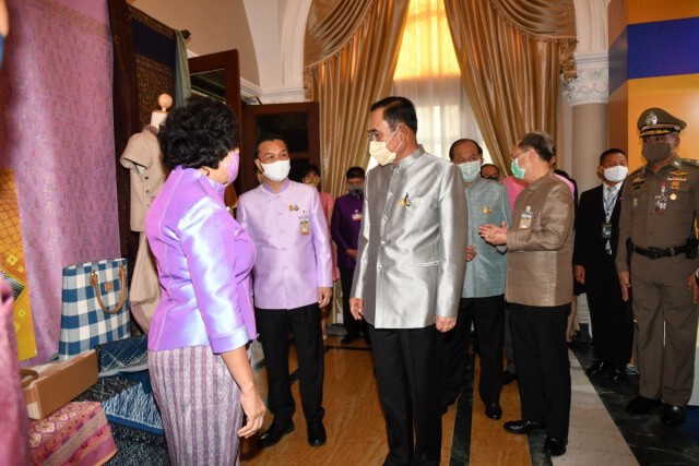 นายกฯชวนแต่งกายผ้าไทย สืบสานอัตลักษณ์-ขับเคลื่อนเศรษฐกิจ