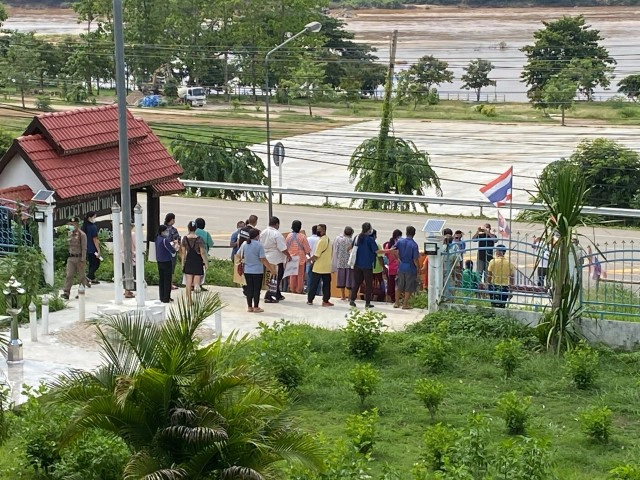 ยื่นหนังสือ พล.อ.ประวิตร วงษ์สุวรรณ ให้ทบทวนสร้างเขื่อนสานะคาม