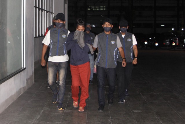 กองปราบรวบ "น้องมายด์" สาวสองโหดทำร้ายแฟนหนุ่มเสียชีวิตคาห้องพัก