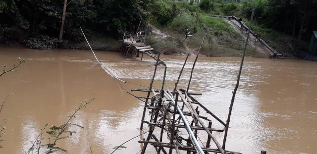 ชาวบ้านถาม สะพานข้ามห้วยบังอี่ ก่อสร้างข้ามปียังไม่เสร็จอีก