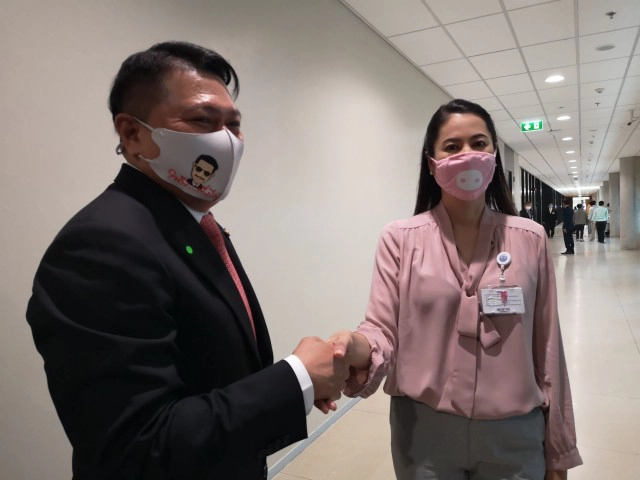 "วัน อยู่บำรุง" แจงชัด!! แค่ทักทาย "ปารีณา" และอย่าพาดพิงบ่อย