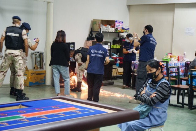ทลายบ่อนใหญ่ กลางเมืองระยอง เงินสะพัด 12 ล้าน
