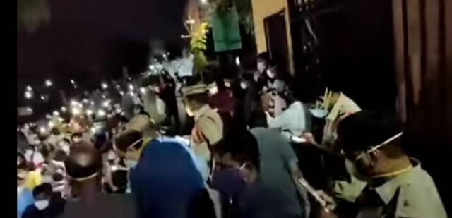 ญาติผู้ป่วยโควิดบุกเอาเก้าอี้ฟาดหมอใน รพ. ที่อินเดีย