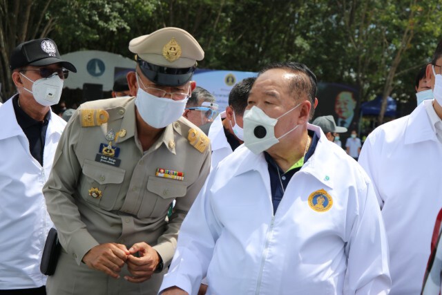 รองนายกรัฐมนตรี แก้ปัญหาน้ำแล้งภาคการเกษตร