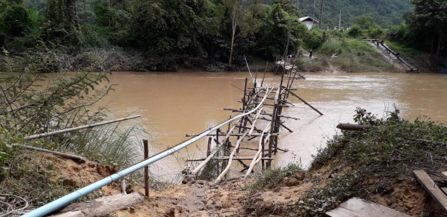 ชาวบ้านถาม สะพานข้ามห้วยบังอี่ ก่อสร้างข้ามปียังไม่เสร็จอีก