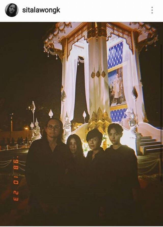 ย้อนเหตุการณ์สุดประทับใจ! "ตั้ว ศรัณยู" พาครอบครัวฝ่าสายฝน กราบสักการะในหลวง ร.9