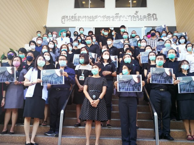 แพทย์พยาบาล รพ.ขอนแก่น สวมชุดดำ เรียกร้องขอหมอชาญชัยคืน