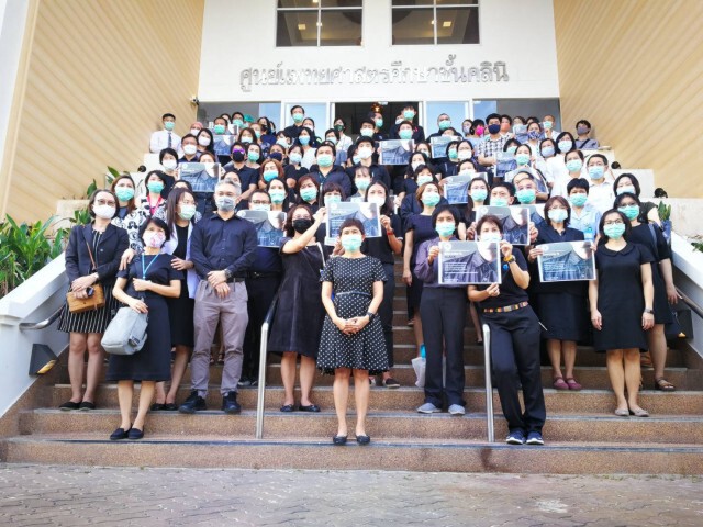 แพทย์พยาบาล รพ.ขอนแก่น สวมชุดดำ เรียกร้องขอหมอชาญชัยคืน