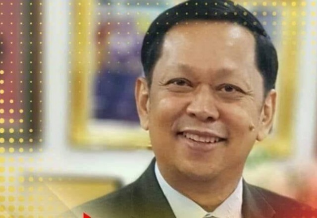 น้ำตากลางห่าฝน "เนาวรัตน์-อภิชาติ" ร่ายบทกวีอาลัย "ตั้ว-ศรัณยู"
