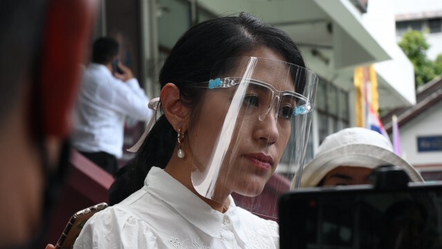 "ช่อ" ทวงติงคดีปีก่อน แจ้งข้อหาปีนี้  คดีหมิ่นฯ "เอ๋ ปารีณา"