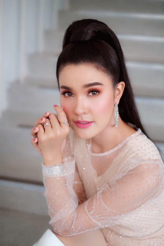 "แกรมมี่" รำลึก 28 ปี พุ่มพวง ยกทัพศิลปินร้องเพลงออนไลน์คารวะ