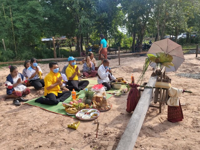 ยกเสาเอก โครงการธารน้ำใจสร้างบ้านให้นักเรียน