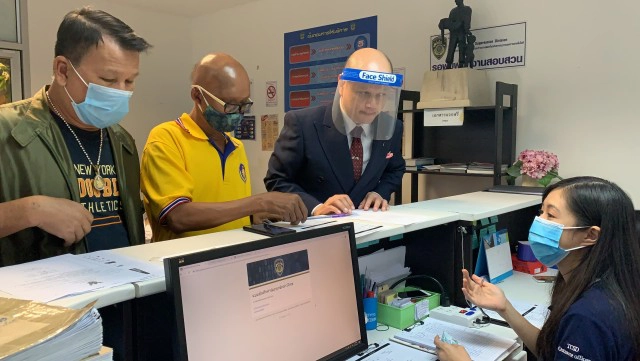 "ตลกหน้าผี - อดีต ผจก.ยอดรัก" ร้องปอท.โดนแฮกเฟซบุ๊ก