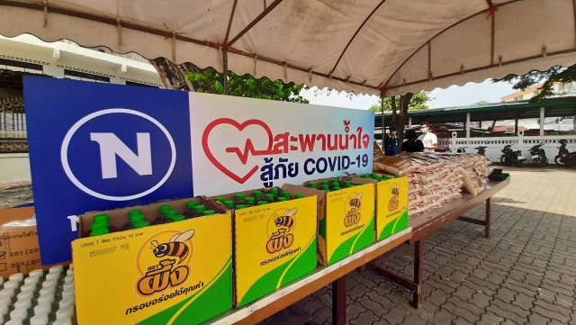 ชุมชนหลังวัดดุสิตฯ ปลื้ม"เนชั่น ทีวี "มอบของยังชีพ สู้โควิด