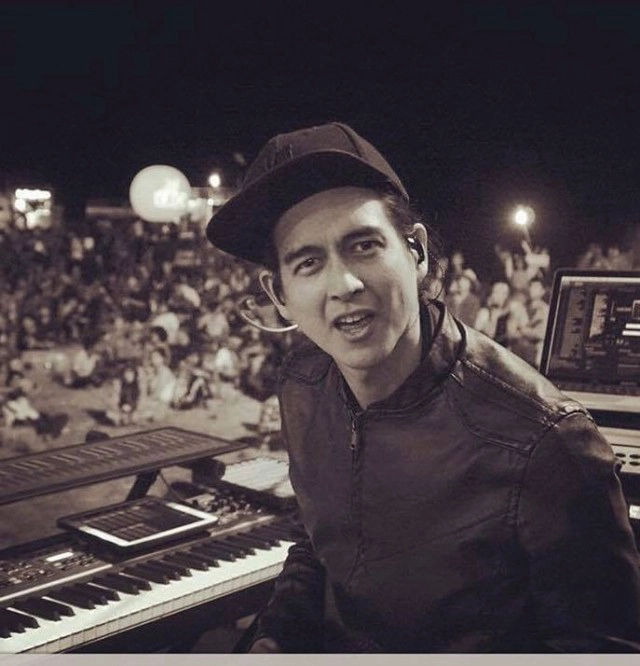 ยังไงๆ "นท เดอะสตาร์" สานรักใหม่ "เจ มณฑล" โพสต์ภาพคู่แต่ปิดหน้า