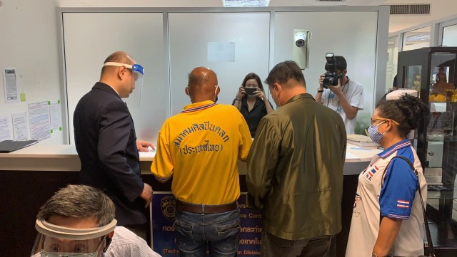 "ตลกหน้าผี - อดีต ผจก.ยอดรัก" ร้องปอท.โดนแฮกเฟซบุ๊ก