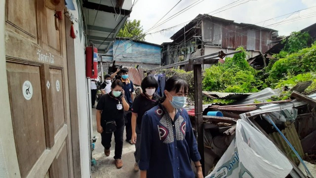 ชุมชนหลังวัดดุสิตฯ ปลื้ม"เนชั่น ทีวี "มอบของยังชีพ สู้โควิด